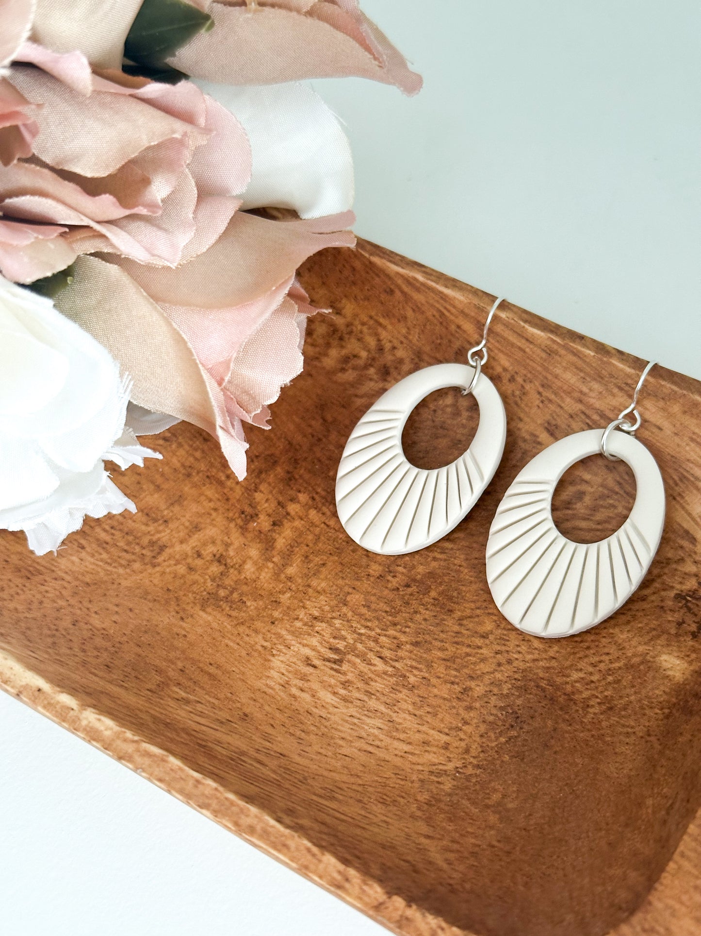 Simply Oval (Multiple Colors)