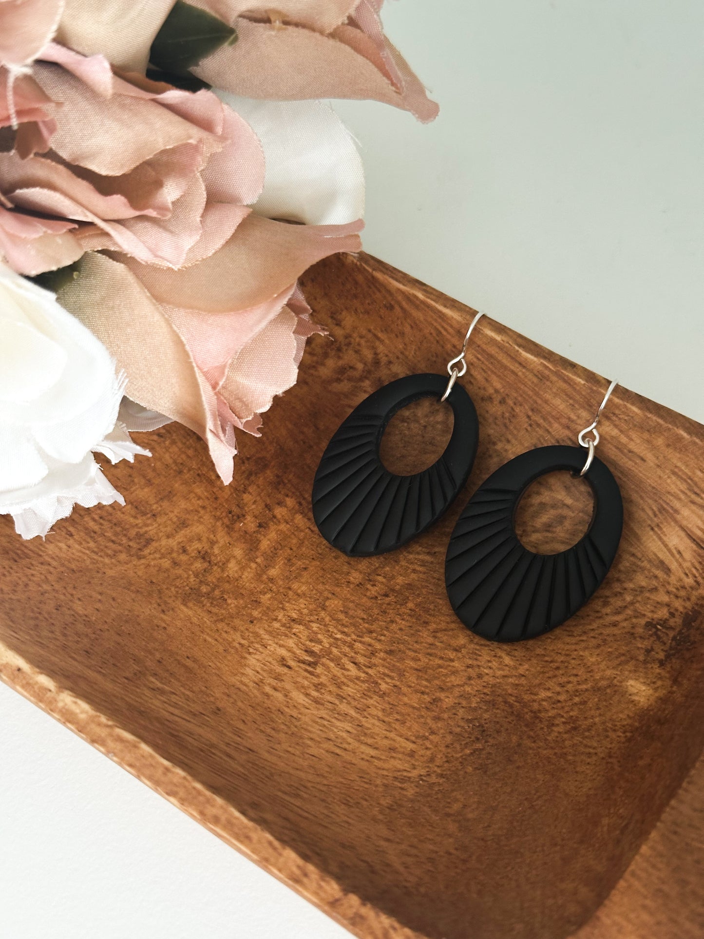 Simply Oval (Multiple Colors)